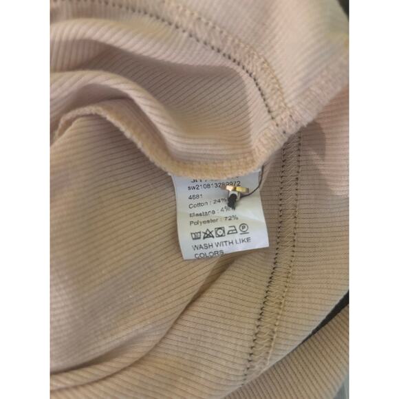 SHEIN Size L - Contrast Binding Crop Tee - Picture 6 of 6